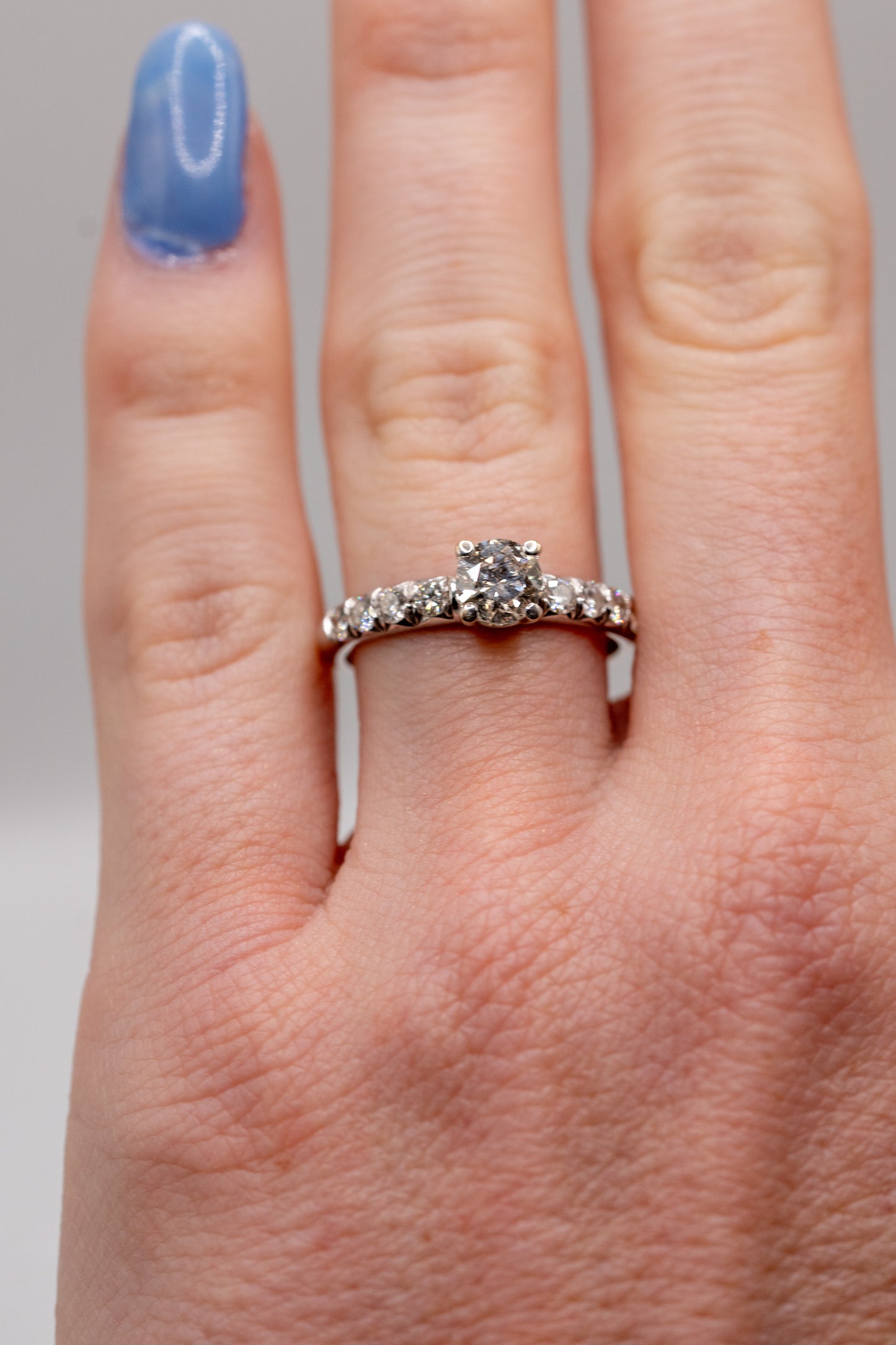 18k white gold diamond ring