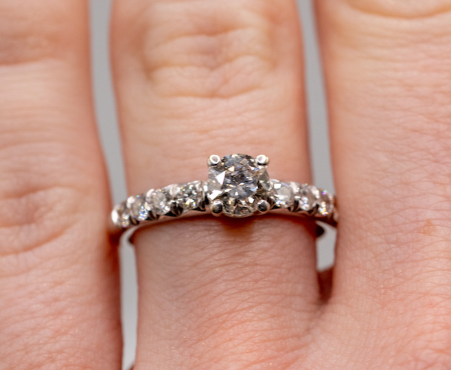 18k white gold diamond ring